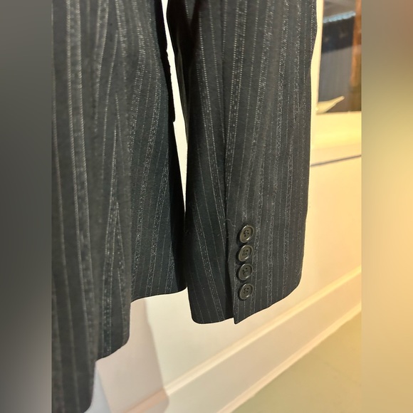 Tahari Black Suit (blazer, pants) - size 8 - Picture 5 of 6